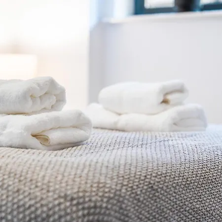 2br Centre Flat - Juliette Balcony - Sleeps 6