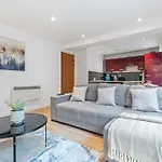 2br Centre Flat - Juliette Balcony - Sleeps 6