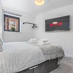 2br Centre Flat - Juliette Balcony - Sleeps 6 Apartment Leeds (West Yorkshire)