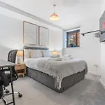2br Centre Flat - Juliette Balcony - Sleeps 6 *