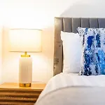 2br Centre Flat - Juliette Balcony - Sleeps 6 Apartment