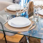 2br Centre Flat - Juliette Balcony - Sleeps 6 Apartment *
