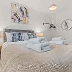 2br Centre Flat - Juliette Balcony - Sleeps 6 * Leeds (West Yorkshire)