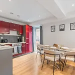 2br Centre Flat - Juliette Balcony - Sleeps 6 Leeds (West Yorkshire)