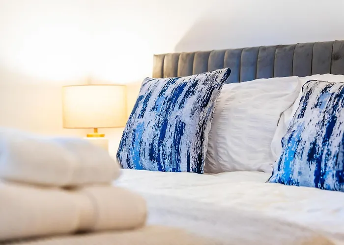 Апартаменти 2br Centre Flat - Juliette Balcony - Sleeps 6