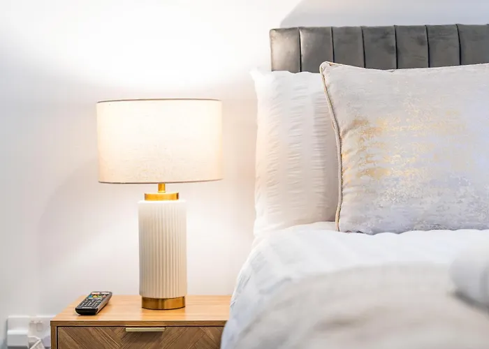 2br Centre Flat - Juliette Balcony - Sleeps 6 *