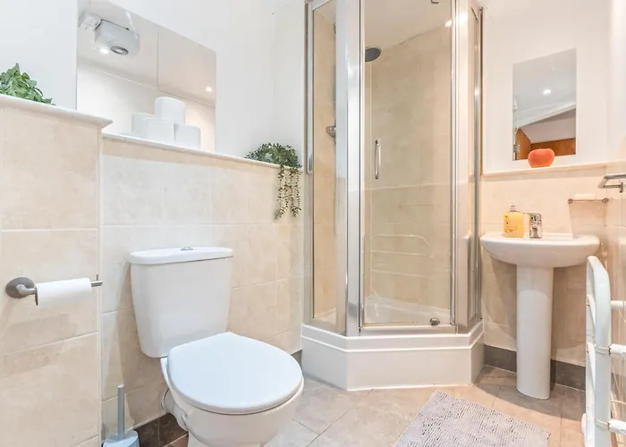 Апартаменти 2br Centre Flat - Juliette Balcony - Sleeps 6 Лідс