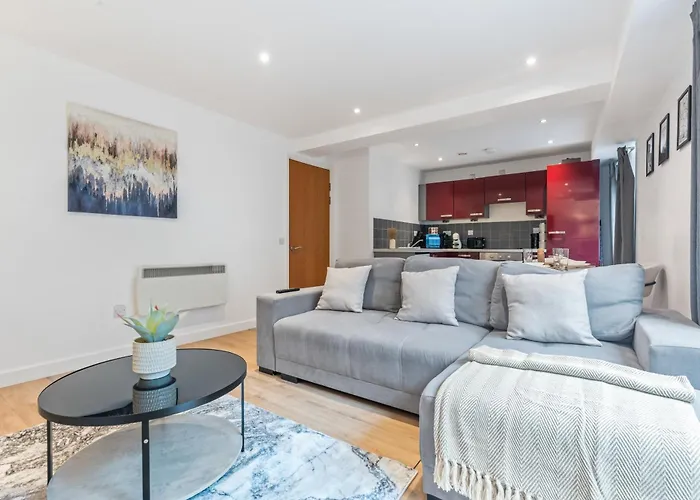 2br Centre Flat - Juliette Balcony - Sleeps 6