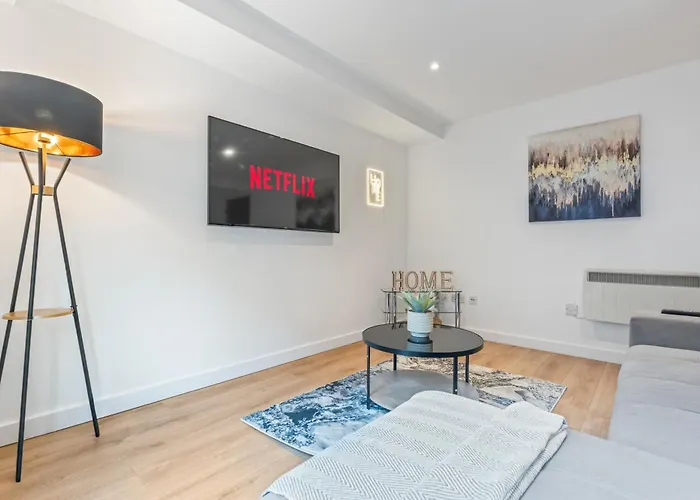 Апартаменти 2br Centre Flat - Juliette Balcony - Sleeps 6