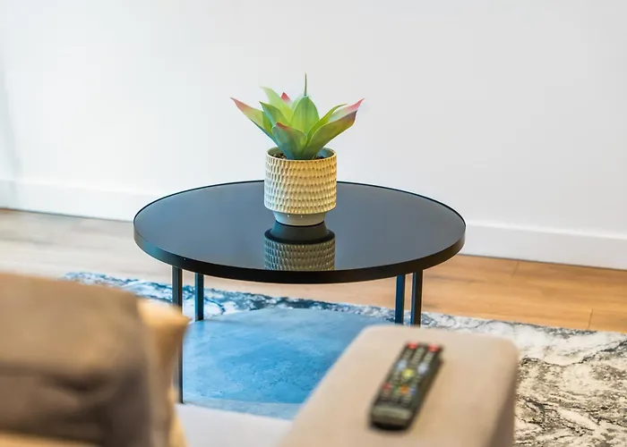 2br Centre Flat - Juliette Balcony - Sleeps 6