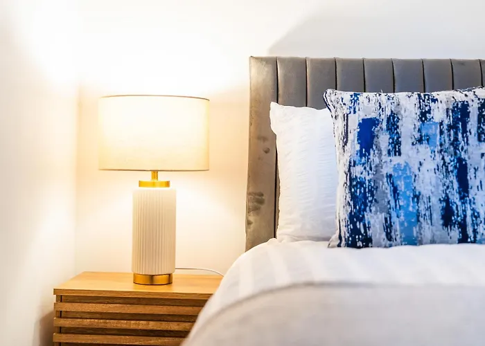 2br Centre Flat - Juliette Balcony - Sleeps 6 Апартаменти