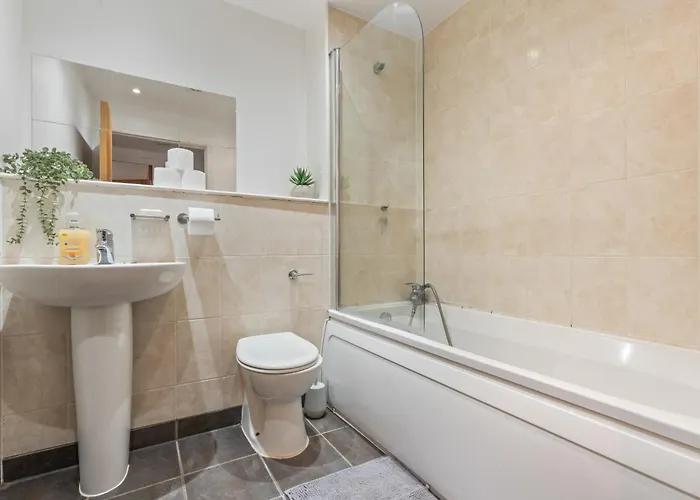 2br Centre Flat - Juliette Balcony - Sleeps 6 Лідс